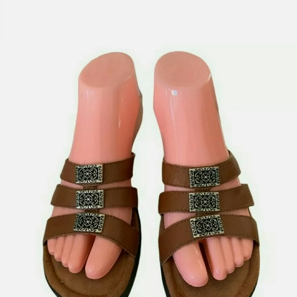 Minnetonka Women's size 7 leather sandal - Picture 2 of 8